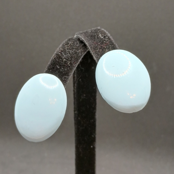 Vintage Jewelry - plain vintage baby blue oval shaped earrings